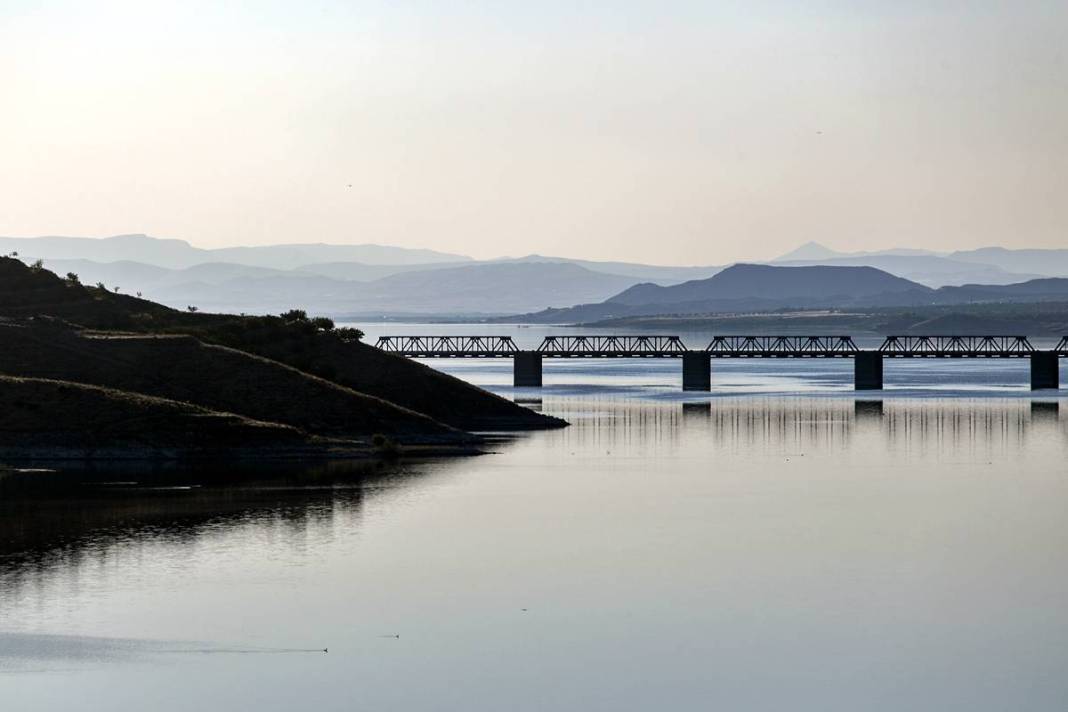 Gün batımı mı, tren mi daha güzel? Bu köprüde ikisi de var! 1986'dan beri ayakta, Fırat'ın incisi 12
